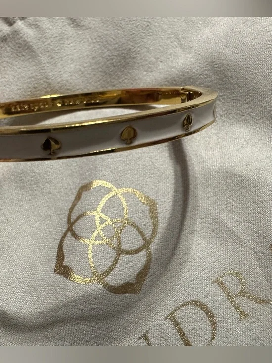 Kate Spade New York "Spot The Spade" Enamel Hinged Bangle - Picture 2 of 4